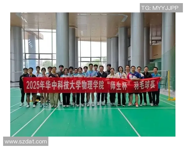 激情羽毛球赛：传媒学院研究生展现青春活力与团队精神的精彩瞬间